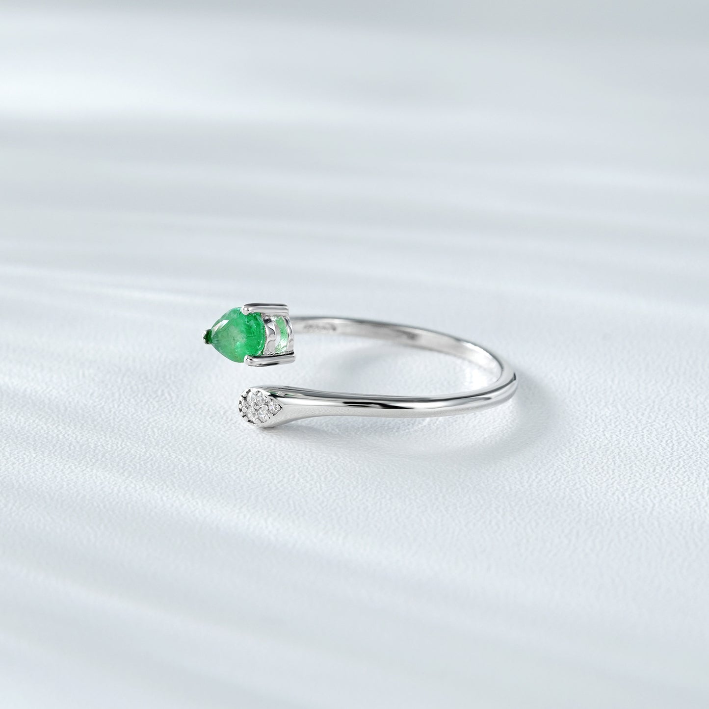 Emerald Adjustable Ring — Minimal 925 Silver Everyday