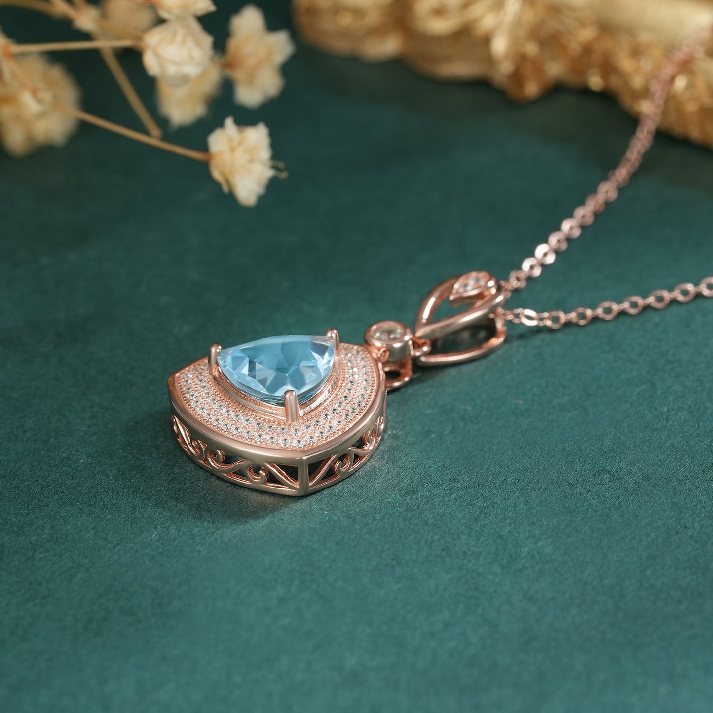 Blue Topaz Triangle Pendant — 925 Silver Collar Chain